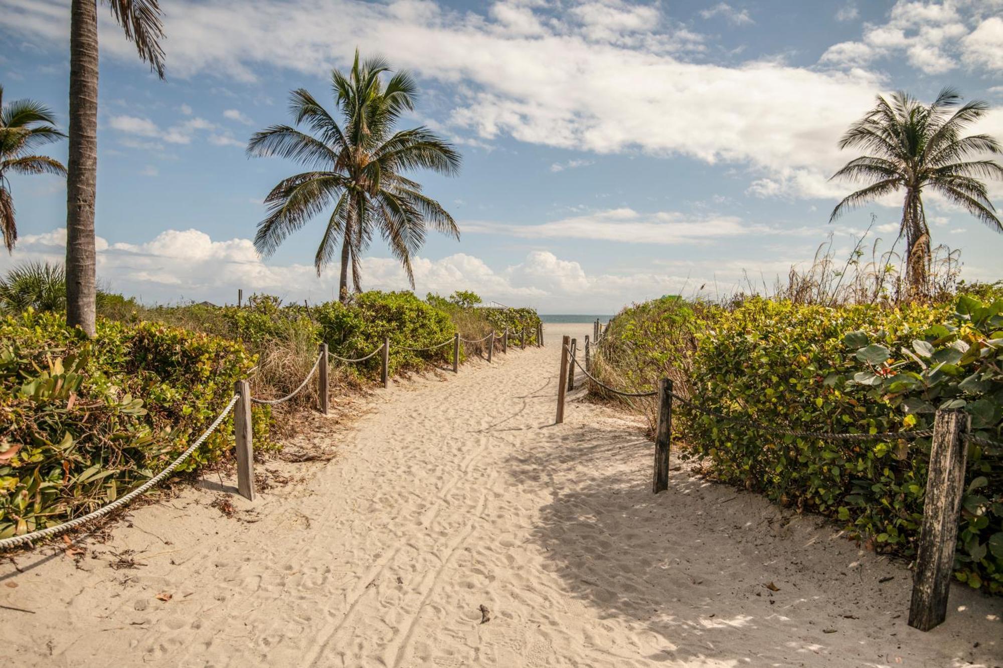 Renzzi On The Beach Miami Beach Exterior photo